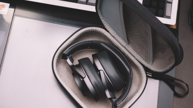 case-electronics-equipment-2080611-min